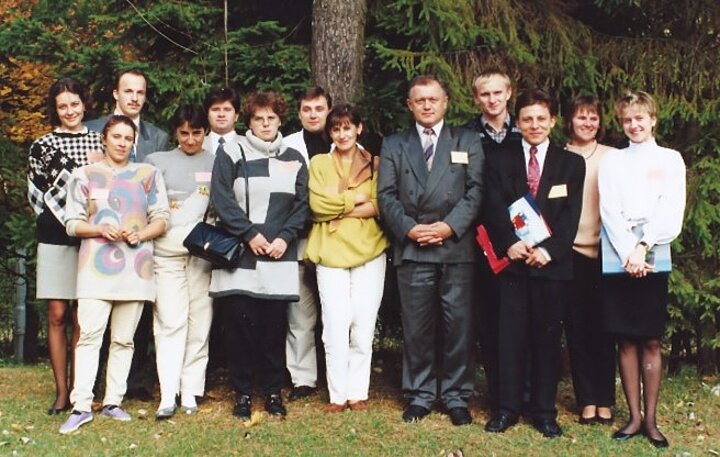 Zdjęcie grupowe uczestników z pierwszych edycji SIM 